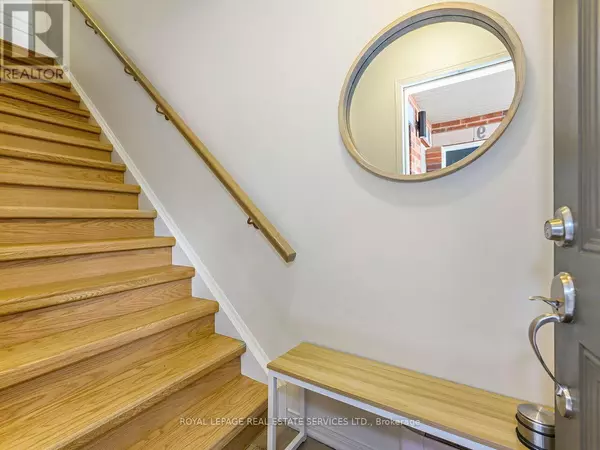 Oakville (ro River Oaks), ON L6H0H8,19 Hays BLVD #Unit 12