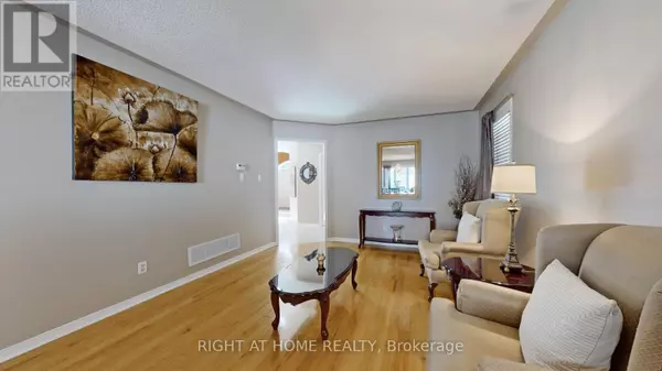 Brampton (fletcher's West), ON L6Y4T1,102 MULLIS CRESCENT