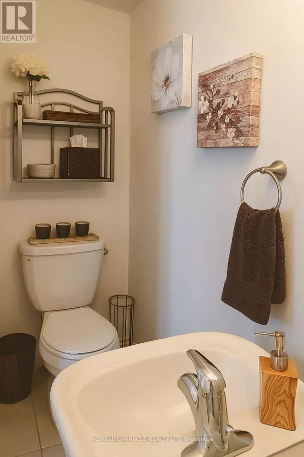 Oakville (ro River Oaks), ON L6H0K1,2508 POST RD #18
