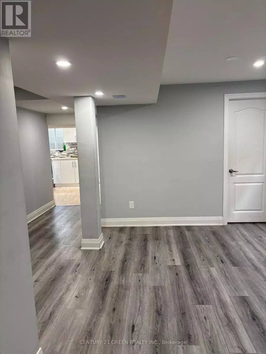 Brampton (fletcher's West), ON L6Y2M8,52 Moffatt AVE #BASEMENT