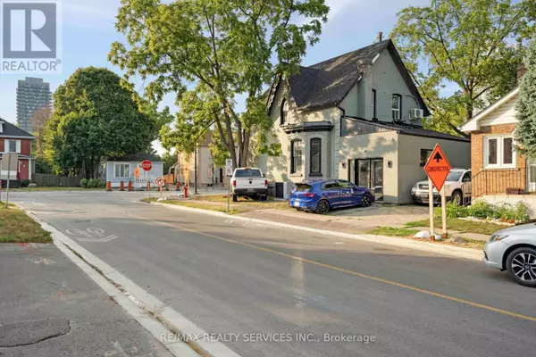 Brampton (downtown Brampton), ON L6Y1M3,127 QUEEN STREET W