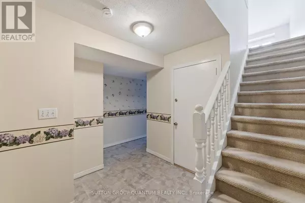 Burlington (brant), ON L7S2H7,895 Maple AVE #101