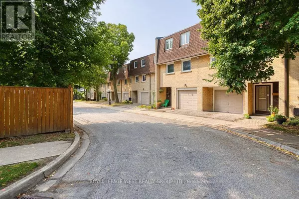 92 Twenty Ninth ST #3, Toronto (long Branch), ON M8W3B2