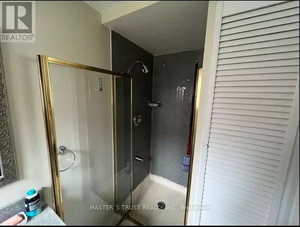 Mississauga (erindale), ON L5C1Z1,3145 IBBESTON CRESCENT