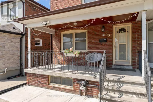 Toronto (briar Hill-belgravia), ON M6E4J8,32 CHAMBERLAIN AVENUE