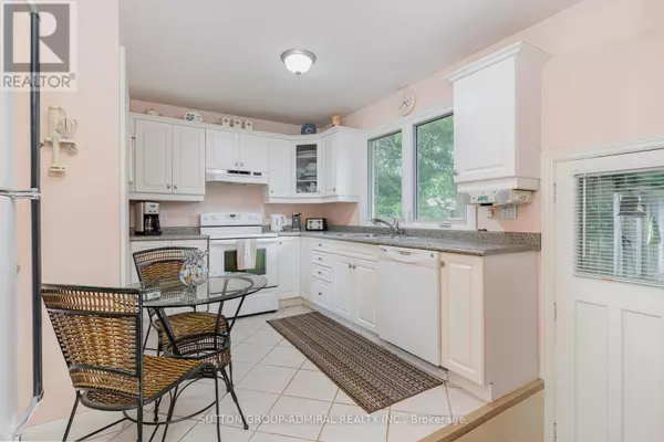 Oakville (wo West), ON L6L2B1,2455 REBECCA STREET