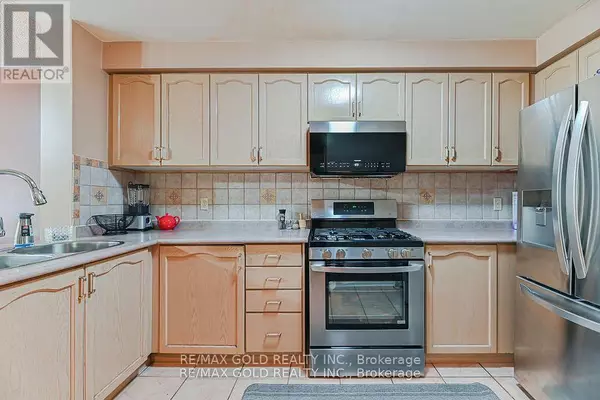 Brampton (sandringham-wellington), ON L6R1Y9,43 GIRAFFE AVENUE