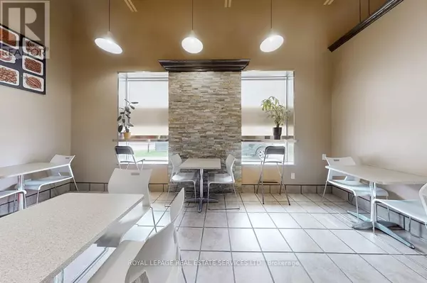 Oakville (br Bronte), ON L6L2X4,1026 SPEERS ROAD