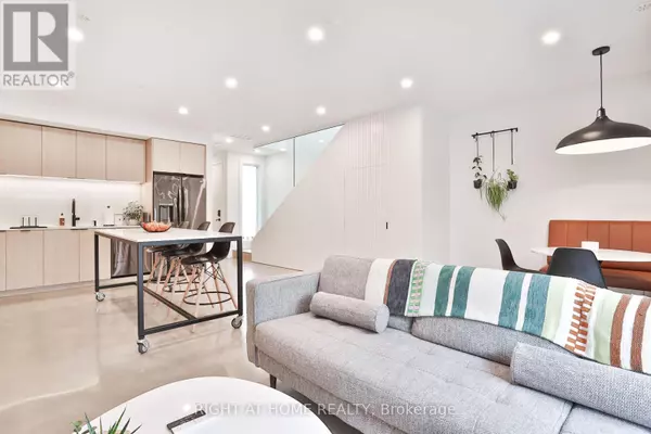 Toronto (dovercourt-wallace Emerson-junction), ON M6H3C1,28 SALEM AVE #LANEWAY