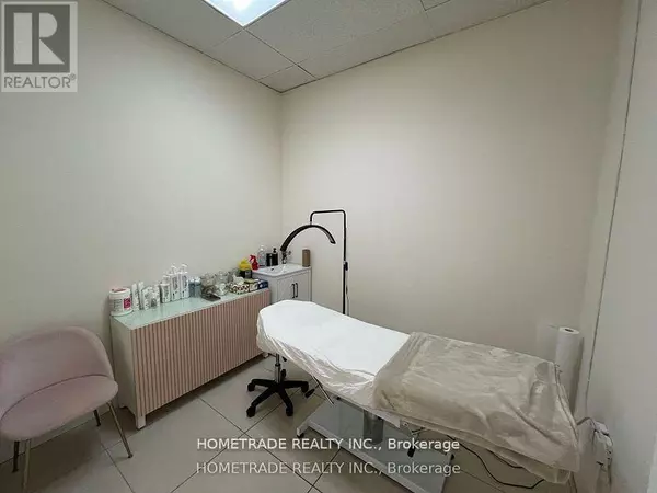 Toronto (long Branch), ON M8W1N3,3428 LAKE SHORE BOULEVARD W
