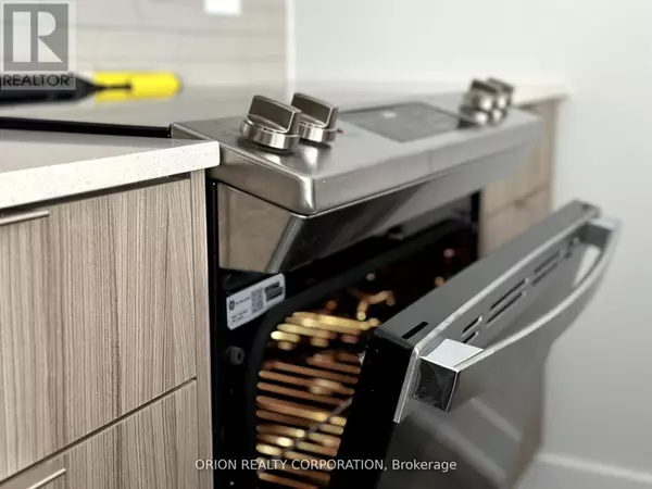 Mississauga (creditview), ON L5B0L6,430 Square One DR #510