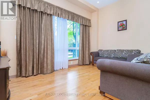 Brampton (southgate), ON L6T1W7,17 Darras CT #114