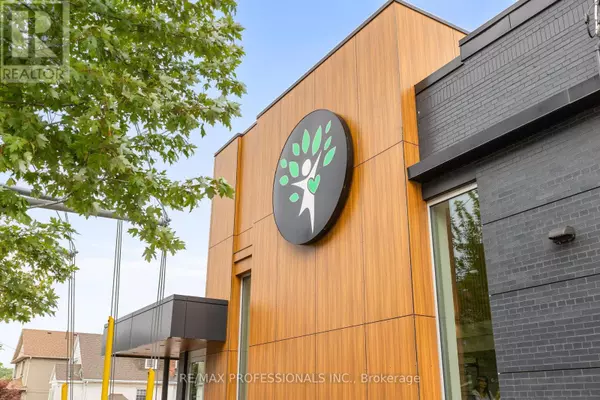Toronto (alderwood), ON M8W3T9,430 Browns Line #2nd Floor