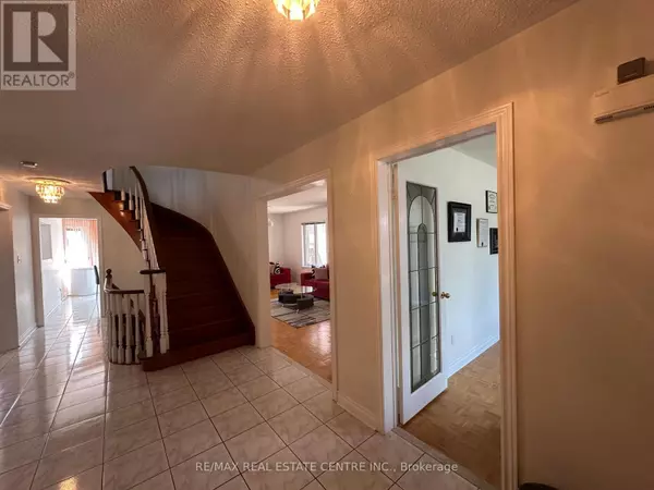 Mississauga (east Credit), ON L5V1S7,5080 FALLINGBROOK DRIVE