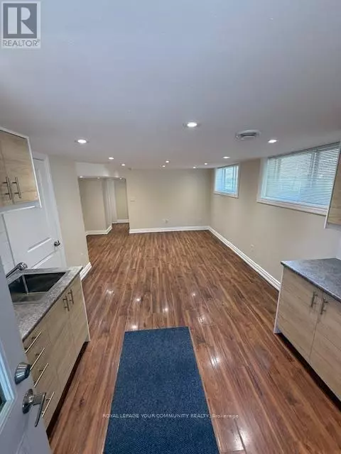 Toronto (york University Heights), ON M3J1C3,10 FALLINGDALE CRESCENT