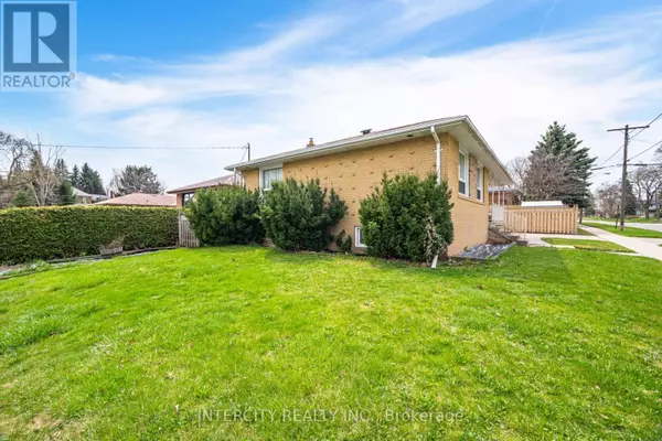 Toronto (humber Heights), ON M6P1R2,31 MUNHALL ROAD