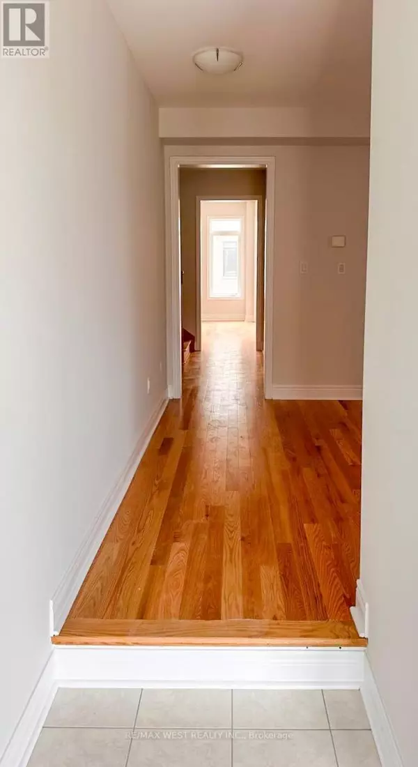 Brampton (sandringham-wellington North), ON L6R4E7,52 KESSLER DRIVE