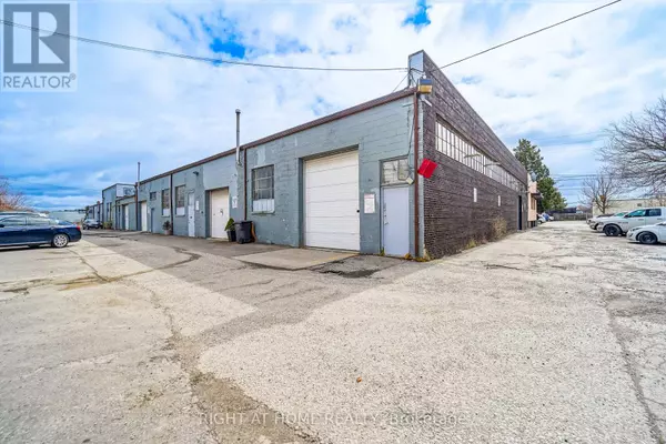 Toronto (islington-city Centre West), ON M8Z2W9,26-30 Six Point RD #Unit #25