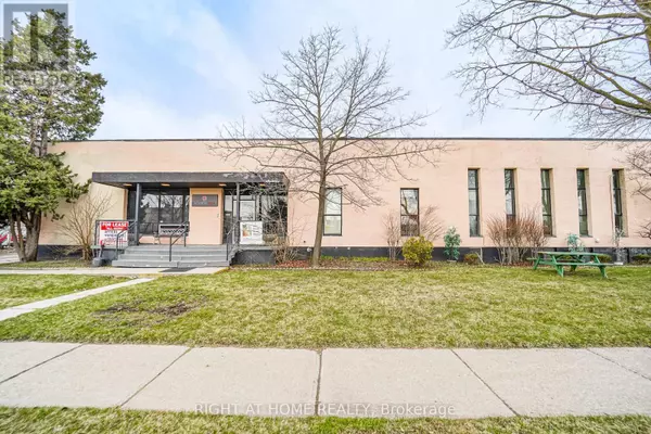 Toronto (islington-city Centre West), ON M8Z2W9,26-30 Six Point RD #Unit #26