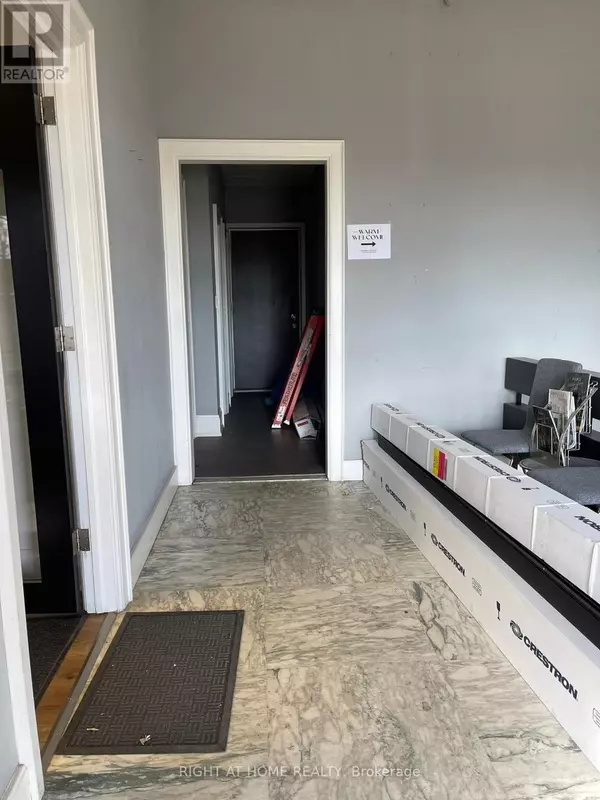 Toronto (islington-city Centre West), ON M8Z2W9,26-30 Six Point RD #Unit #26