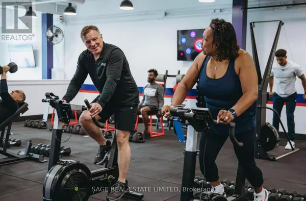 Toronto (yorkdale-glen Park), ON M6A0C4,3101 DUFFERIN STREET