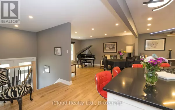 Burlington (brant Hills), ON L7P3E7,2183 SANDRINGHAM DRIVE