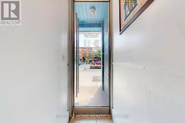 Toronto (runnymede-bloor West Village), ON M6S1P5,2390A BLOOR STREET W