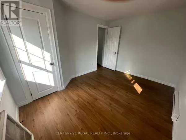 Mississauga (streetsville), ON L5M1L6,215 B QUEEN STREET S