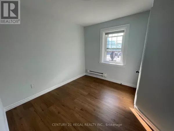 Mississauga (streetsville), ON L5M1L6,215 B QUEEN STREET S