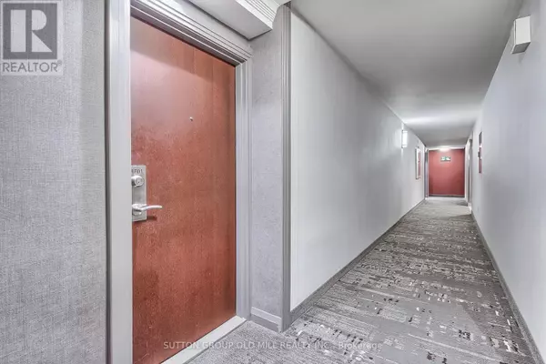 Toronto (briar Hill-belgravia), ON M6B1K1,360 Ridelle AVE #1701