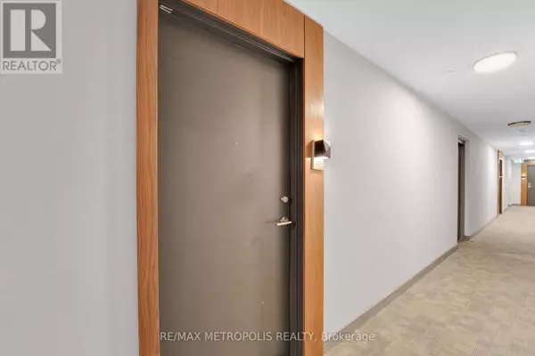 Toronto (stonegate-queensway), ON M8Y0C3,25 Neighbourhood LN #602