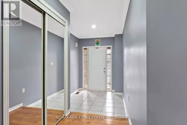 Mississauga (hurontario), ON L5R4A5,5382 Longhouse CRES #Upper