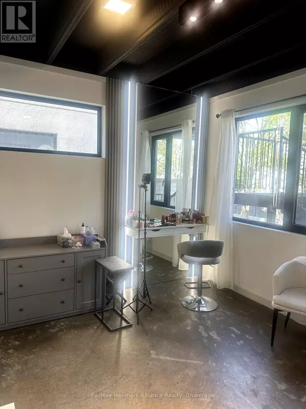 Toronto (alderwood), ON M8W3C3,155 Thirtieth ST #400