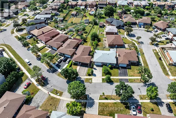 Toronto (glenfield-jane Heights), ON M3N1C9,54 BARTEL DRIVE