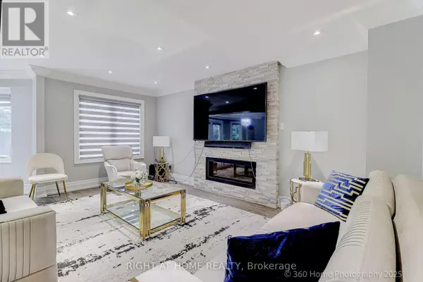 Mississauga (lorne Park), ON L5H4E8,1016 RED PINE CRESCENT