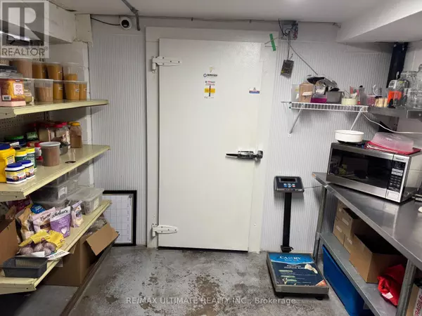 Mississauga (port Credit), ON L5G1G5,215 LAKESHORE ROAD E