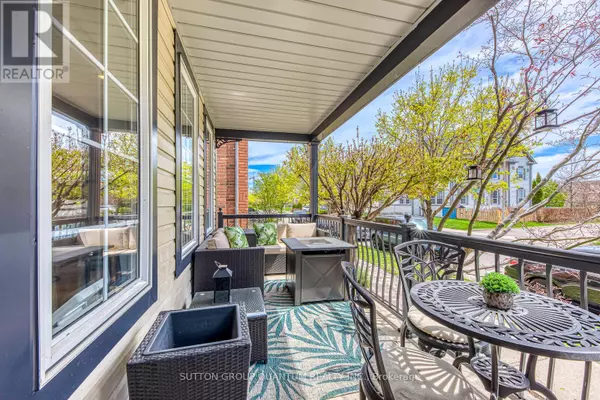 Oakville (ro River Oaks), ON L6H6M9,215 ROXTON ROAD