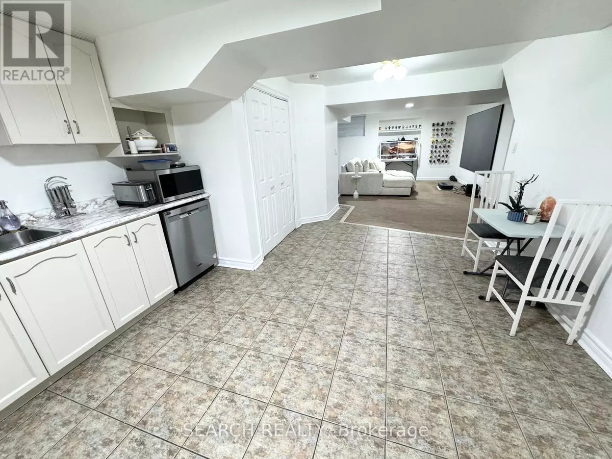 Mississauga (east Credit), ON L5V1C8,BASEMENT APT - 1010 WHITE CLOVER WAY