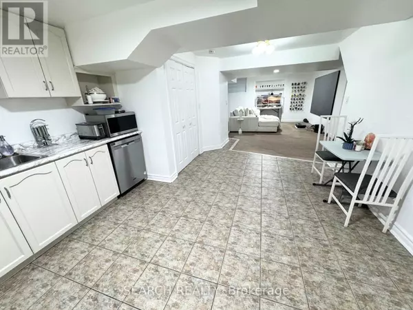 BASEMENT APT - 1010 WHITE CLOVER WAY, Mississauga (east Credit), ON L5V1C8