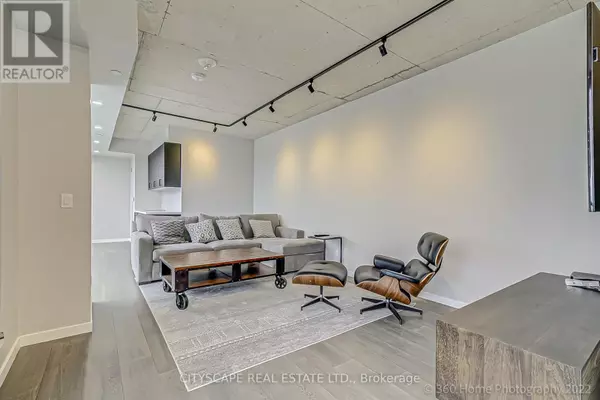 Toronto (stonegate-queensway), ON M8Z1N5,7 Smith CRES #Ph 810