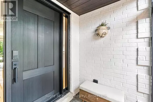 Oakville (ro River Oaks), ON L6H3W4,230 POOLE DRIVE