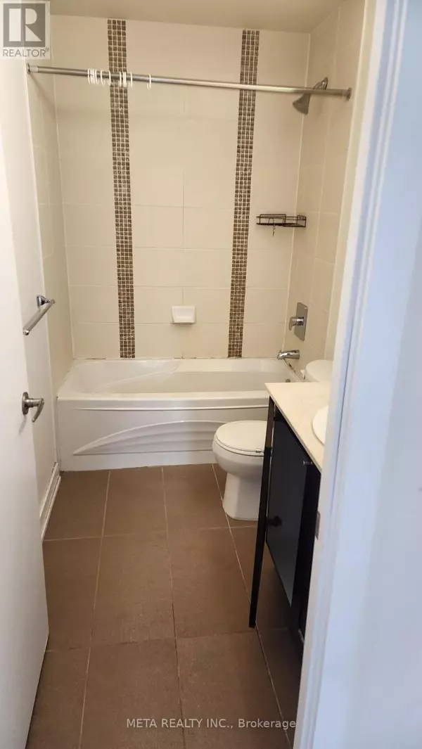 Mississauga (hurontario), ON L5B0E9,4070 confederation PARK #4204