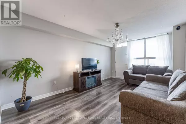 Toronto (yorkdale-glen Park), ON M6B2G8,940 Caledonia RD #611