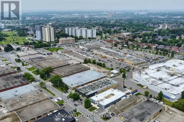 Toronto (brookhaven-amesbury), ON M6M2Y4,56-58 COLVILLE ROAD