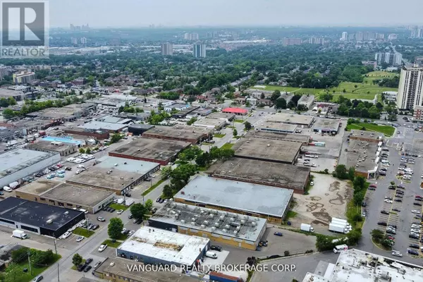 Toronto (brookhaven-amesbury), ON M6M2Y4,56-58 COLVILLE ROAD