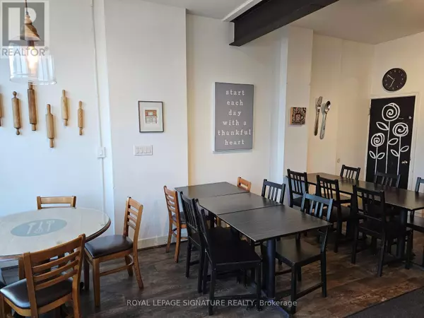 Toronto (long Branch), ON M8W1N2,3469 LAKE SHORE BOULEVARD W