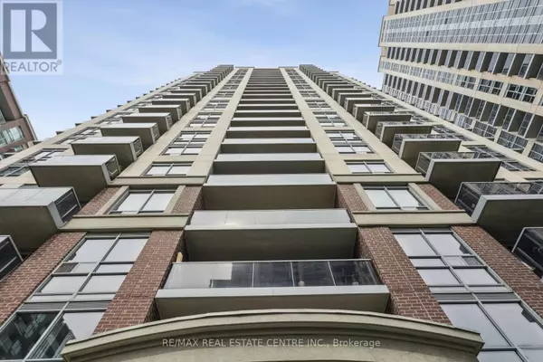 Toronto (islington-city Centre West), ON M9A0A3,5 Michael Power PL #304