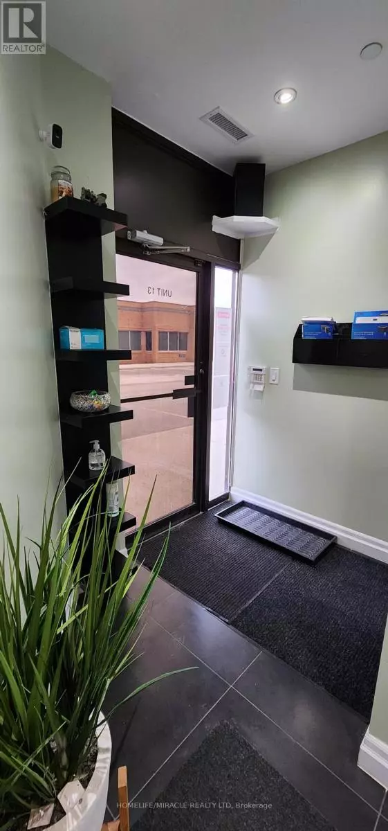 Oakville (qe Queen Elizabeth), ON L6L6M8,2400 Wyecroft RD #13