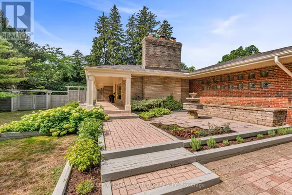 Oakville (oo Old Oakville), ON L6J1K9,1123 LAKESHORE ROAD E