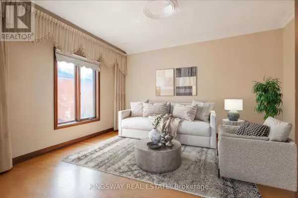 Toronto (yorkdale-glen Park), ON M6A2S1,27 MULHOLLAND AVENUE